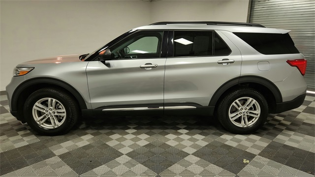 Vehicle image 15 of 52