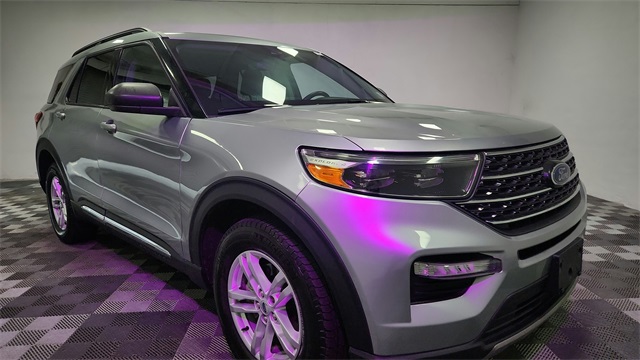 Vehicle image 5 of 52