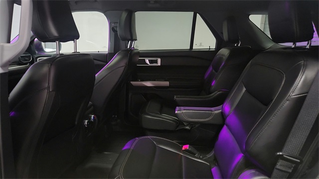 Vehicle image 27 of 52