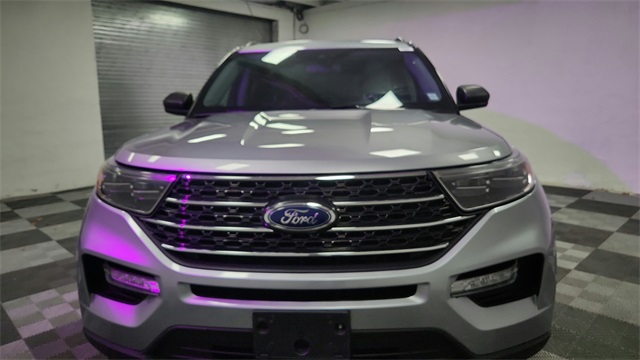 Vehicle image 3 of 52
