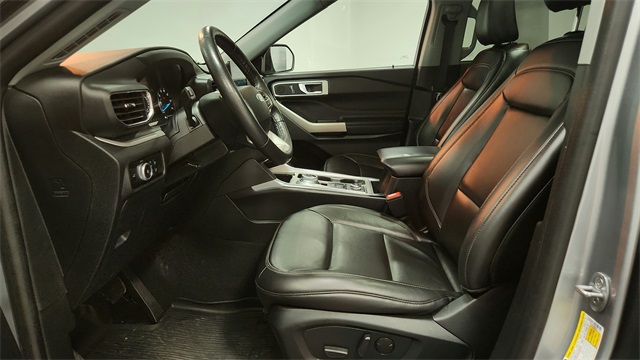 Vehicle image 23 of 52
