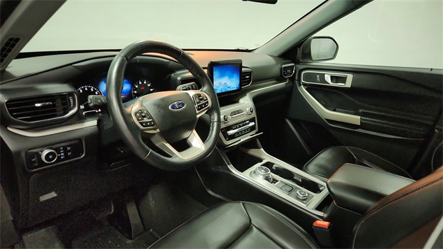 Vehicle image 31 of 52