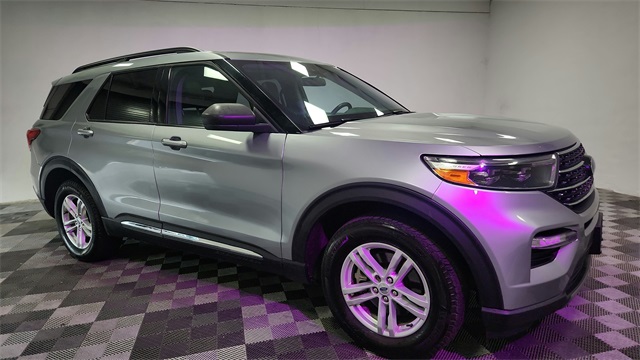 Vehicle image 8 of 52