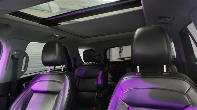 Vehicle image 28 of 52