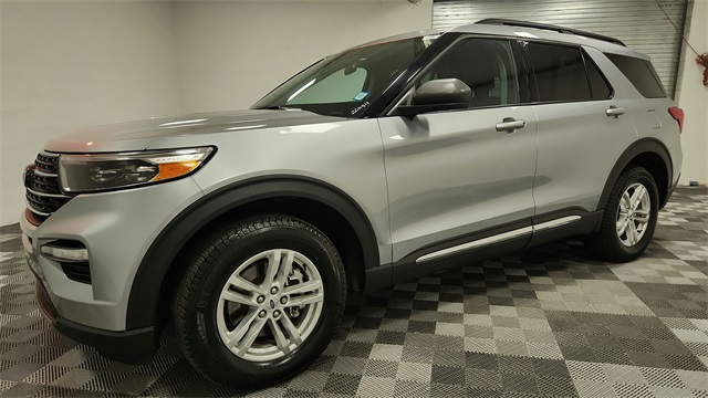 Vehicle image 2 of 52