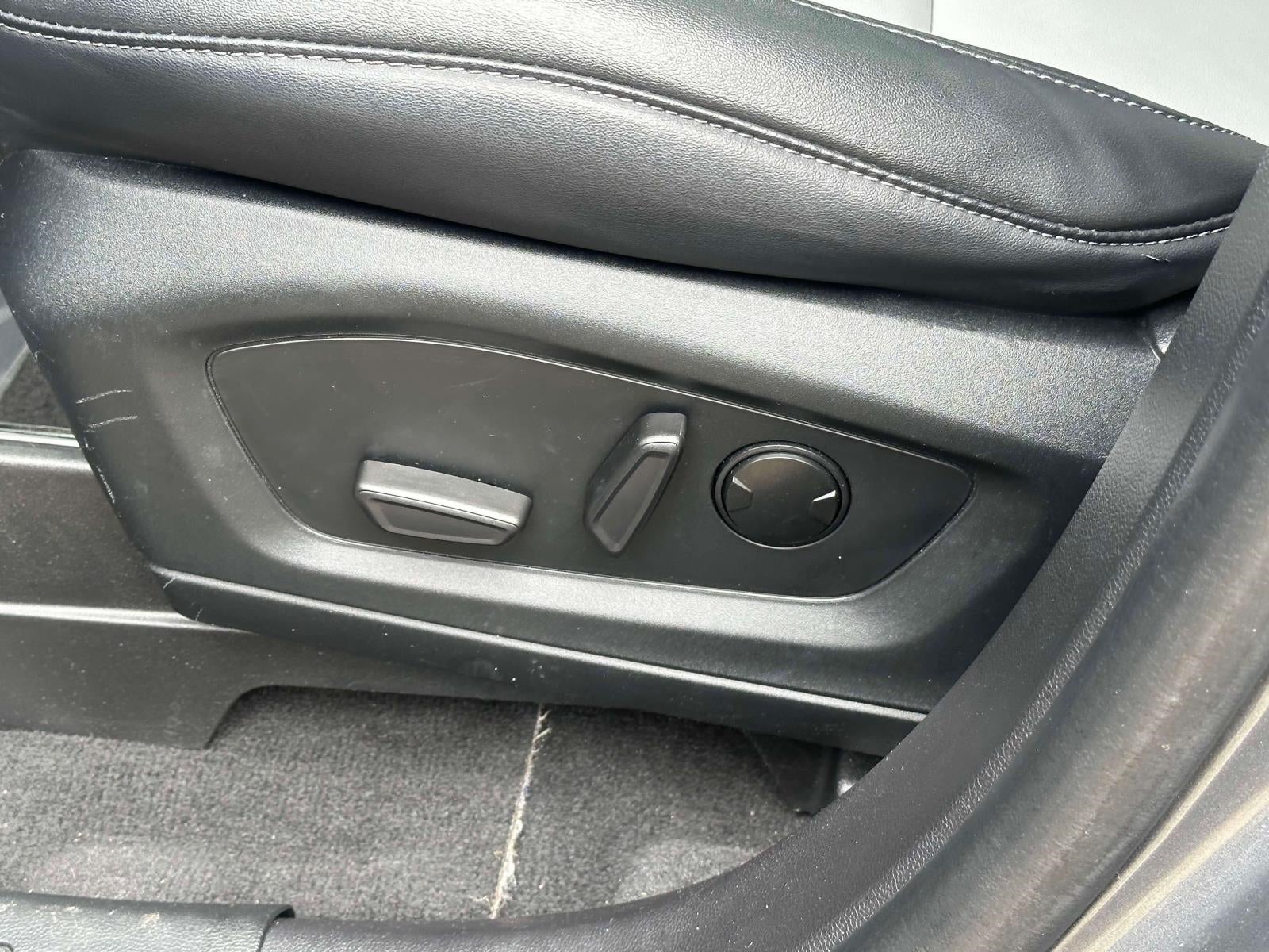 Vehicle image 24 of 37