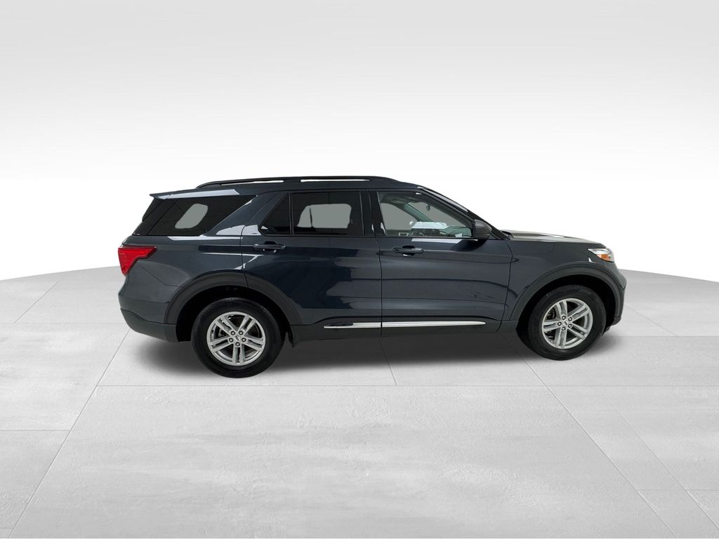 Vehicle image 4 of 40