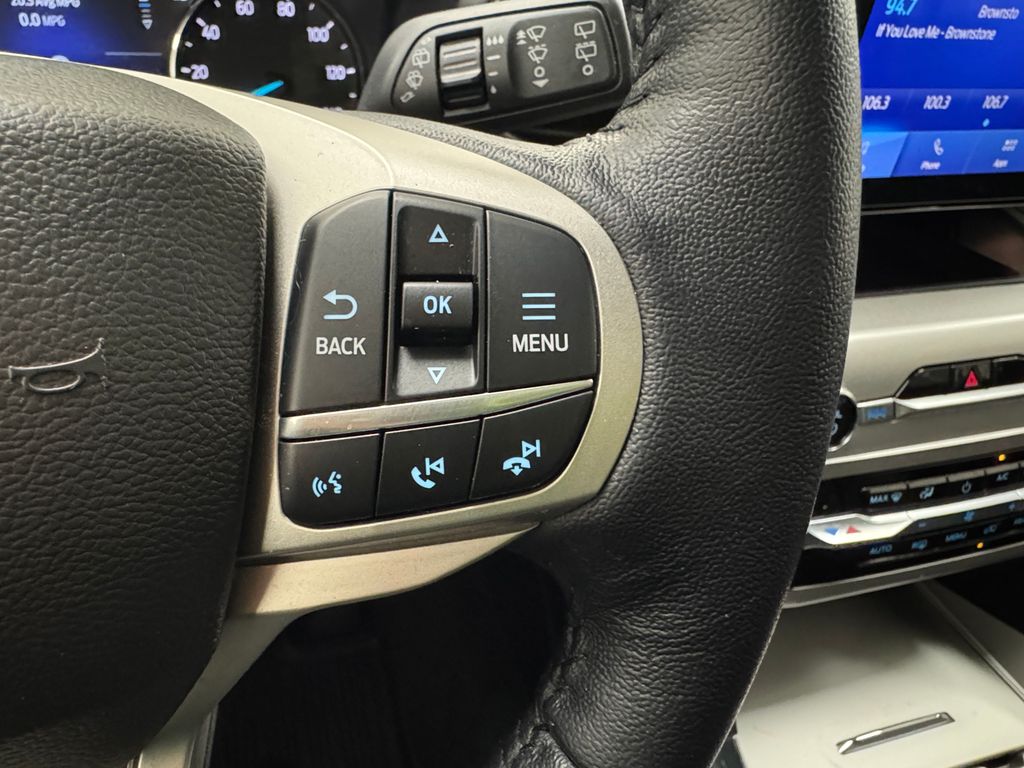 Vehicle image 24 of 40