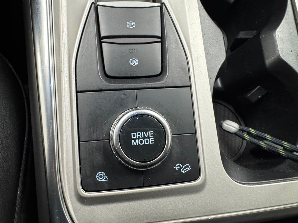 Vehicle image 22 of 40