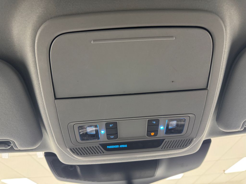 Vehicle image 36 of 40