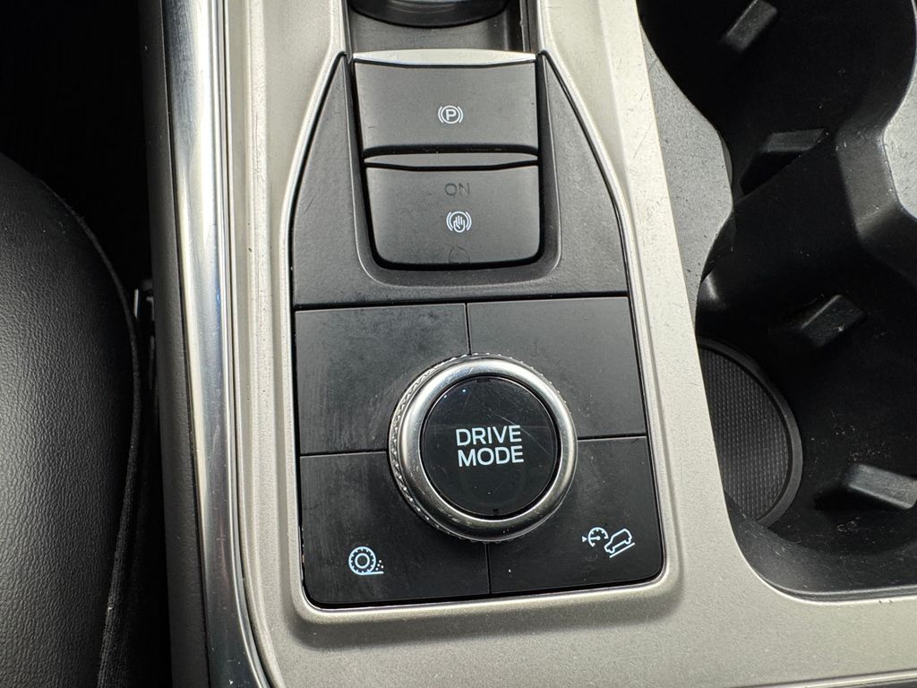 Vehicle image 23 of 40