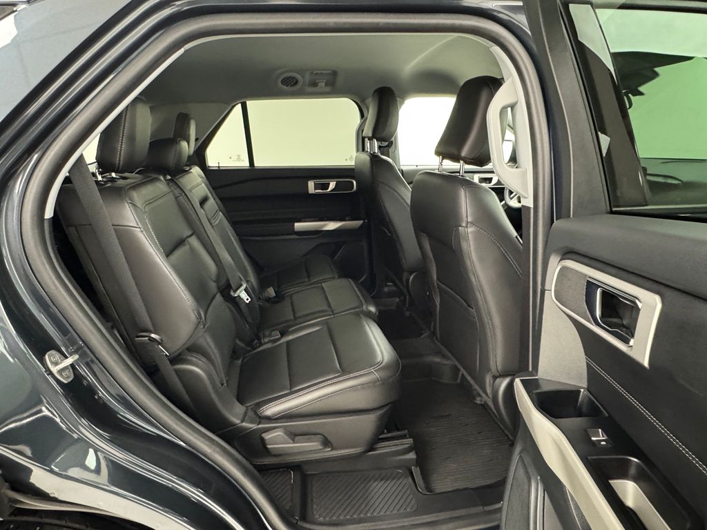 Vehicle image 14 of 40