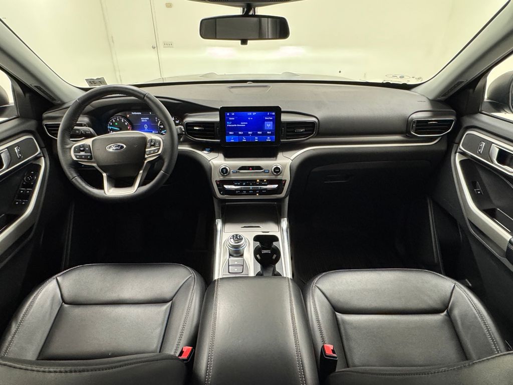 Vehicle image 16 of 40