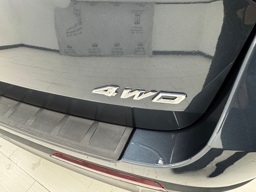 Vehicle image 33 of 40
