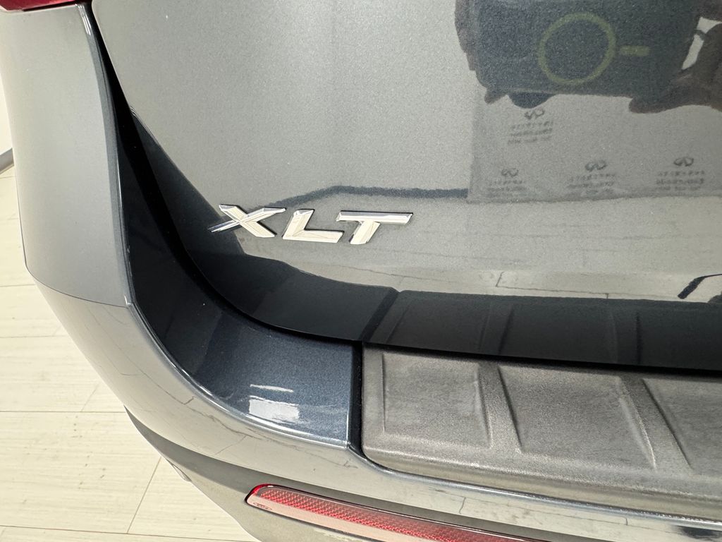 Vehicle image 34 of 40