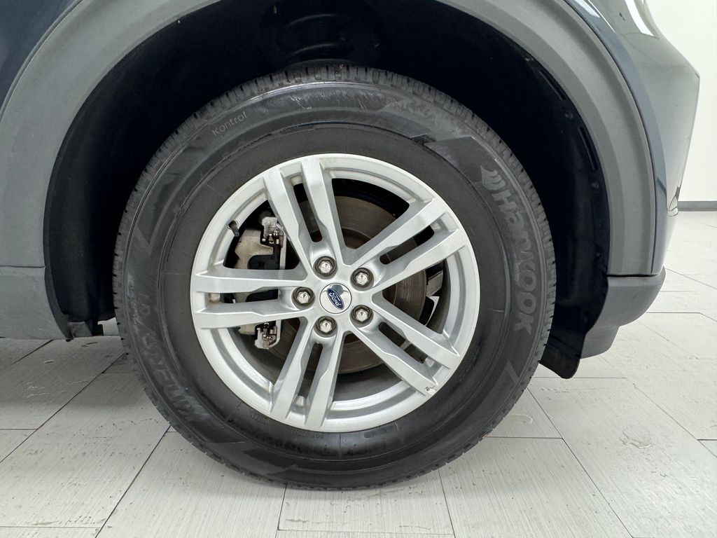 Vehicle image 39 of 40