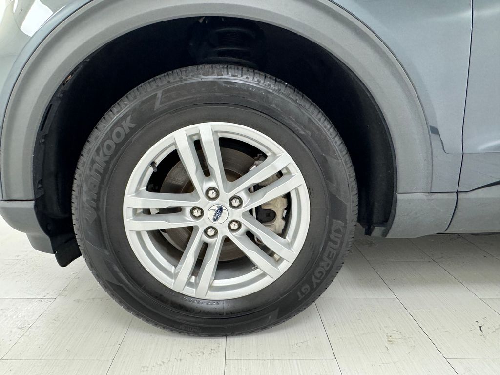 Vehicle image 38 of 40