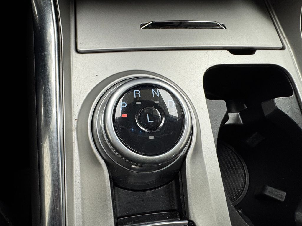 Vehicle image 21 of 40