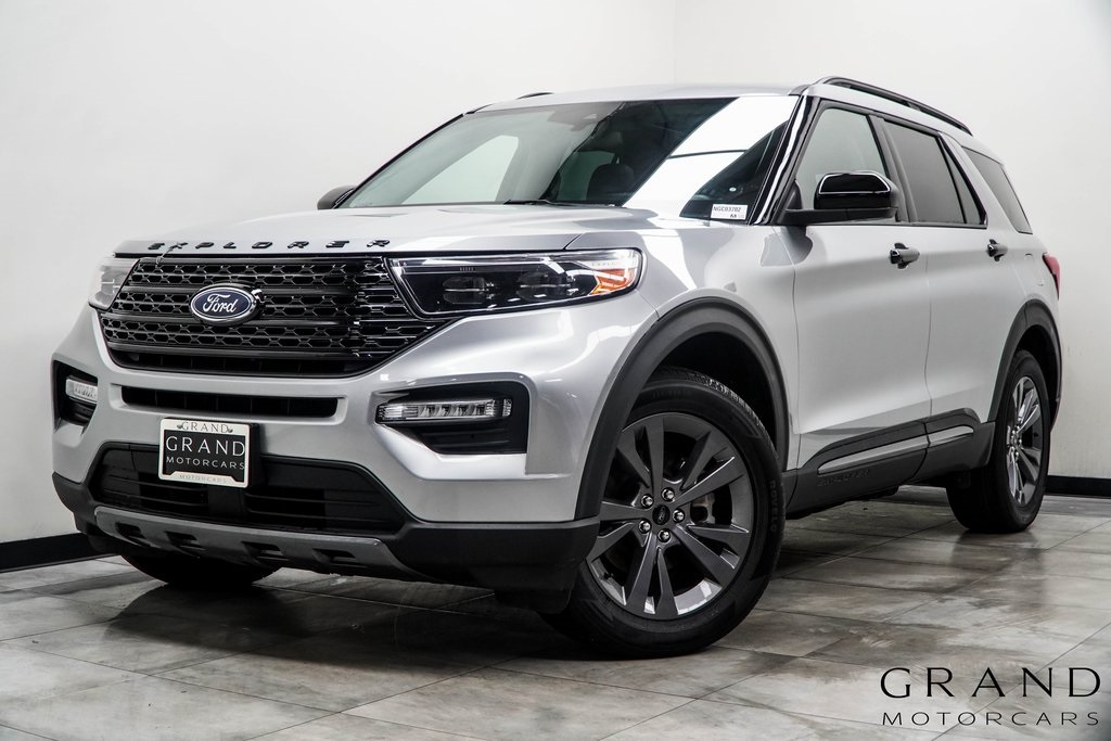 2022 Ford Explorer XLT Image 2 of 46