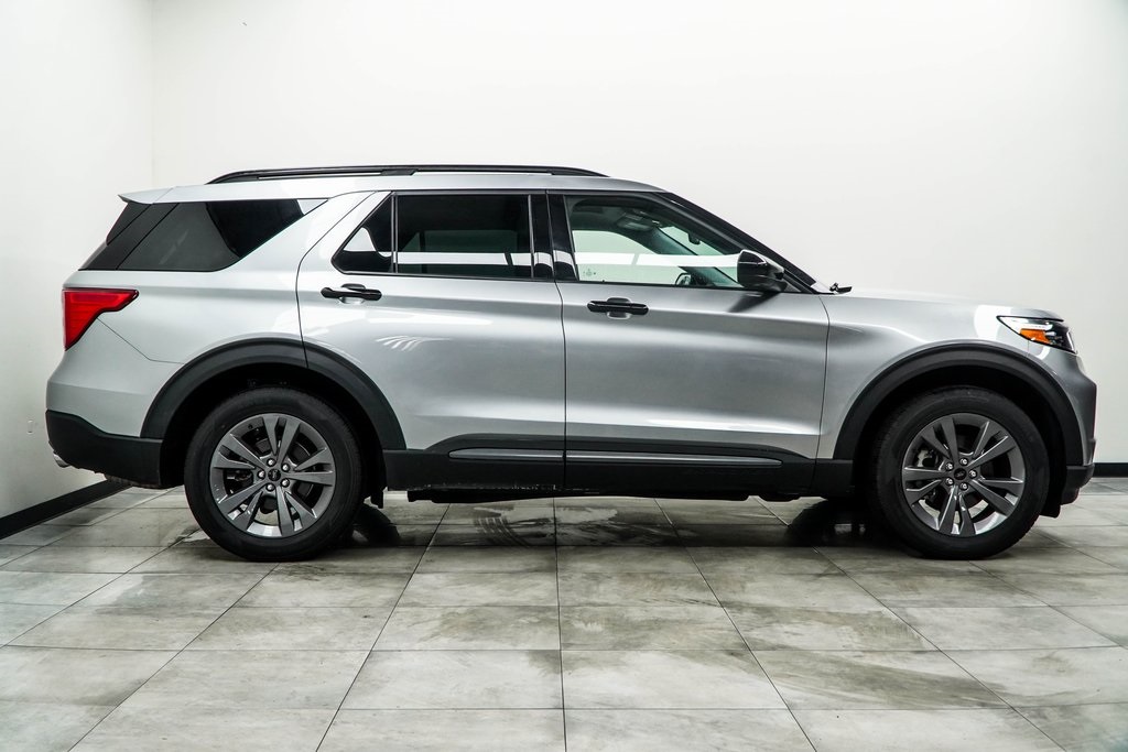 2022 Ford Explorer XLT Image 5 of 46