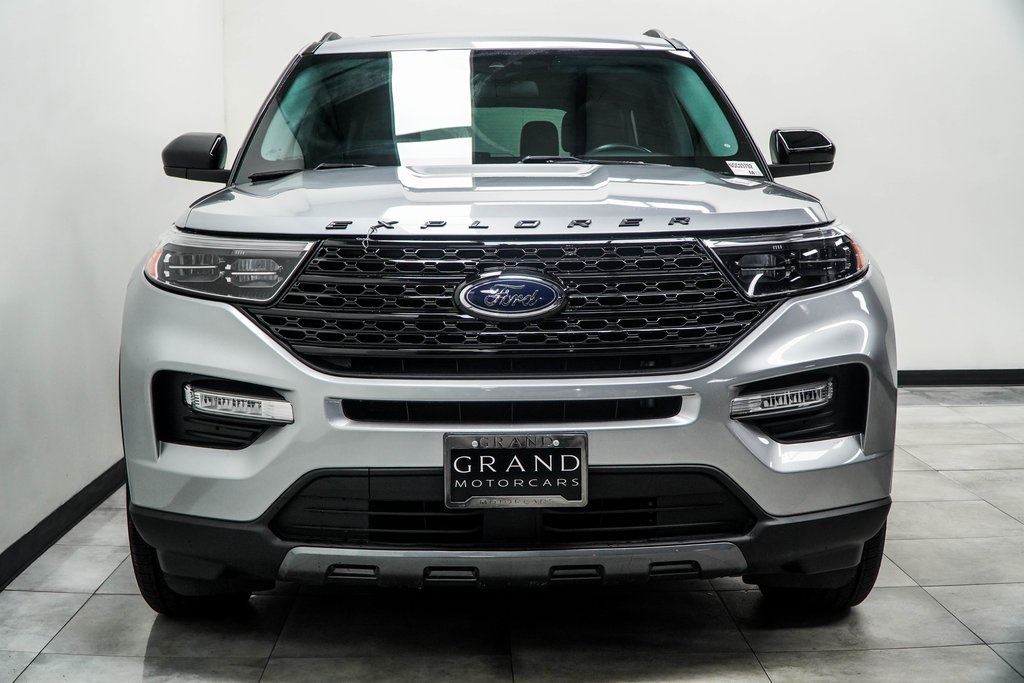 2022 Ford Explorer XLT Image 3 of 46