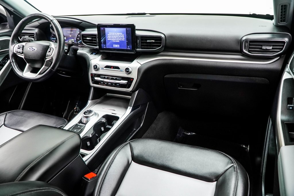 2022 Ford Explorer XLT Image 17 of 46