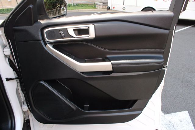 Vehicle image 36 of 45