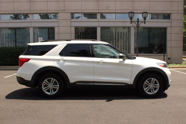 Vehicle image 4 of 45