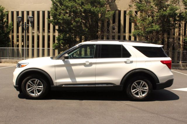 Vehicle image 8 of 45