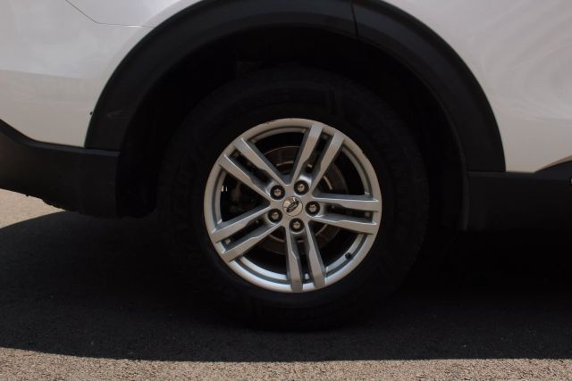 Vehicle image 11 of 45