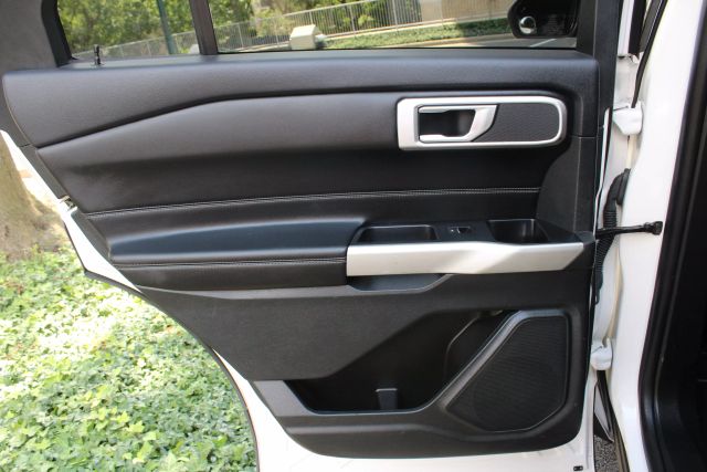 Vehicle image 35 of 45