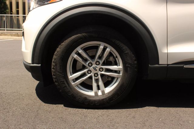Vehicle image 13 of 45