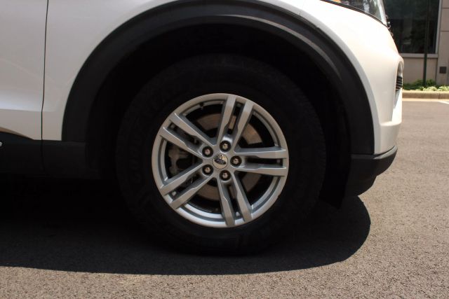 Vehicle image 10 of 45