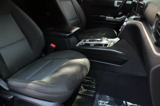 Vehicle image 24 of 45
