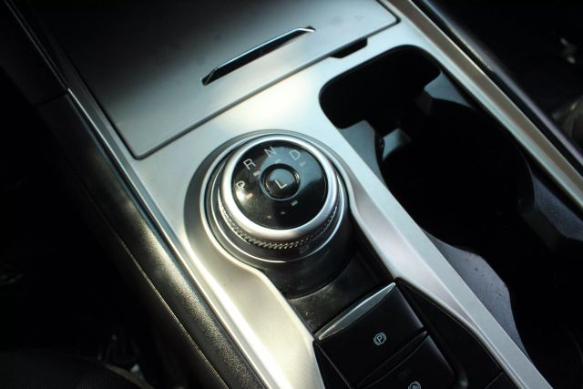 Vehicle image 32 of 45