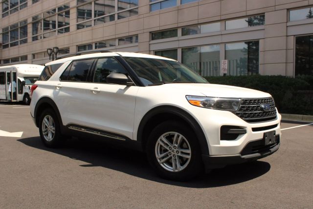Vehicle image 3 of 45