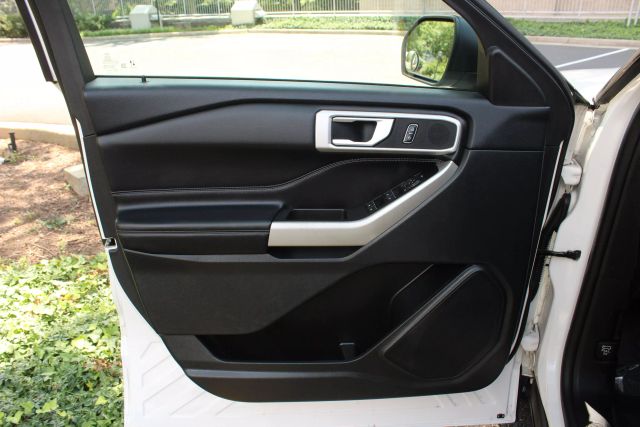 Vehicle image 37 of 45