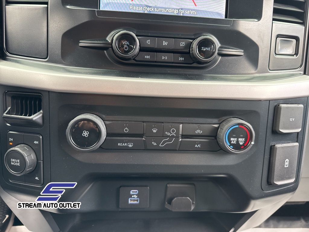 Vehicle image 16 of 25