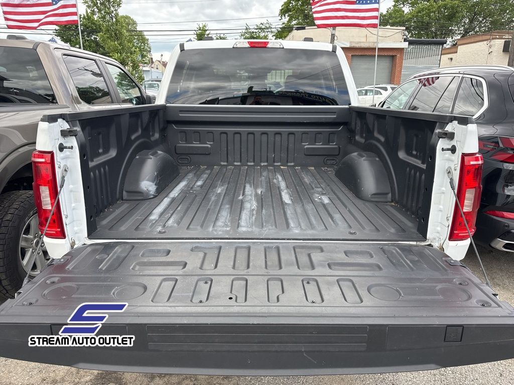 Vehicle image 19 of 25