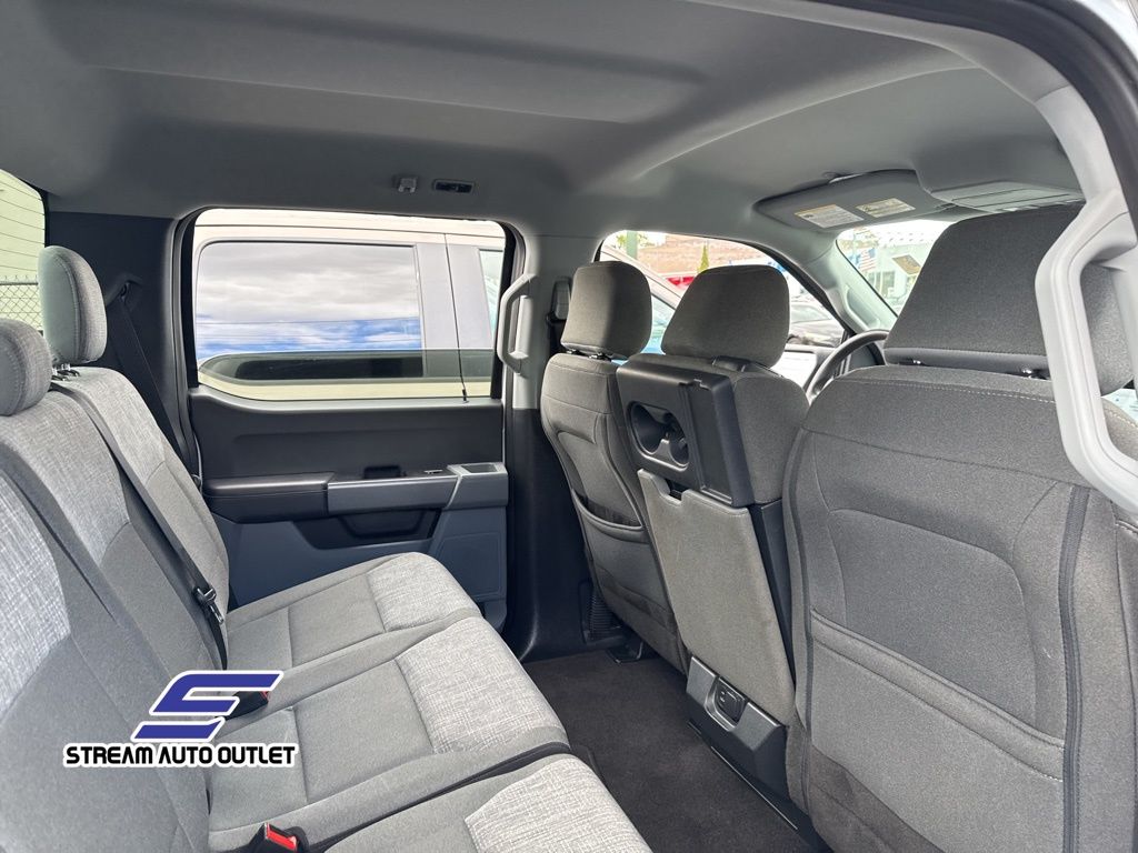 Vehicle image 21 of 25
