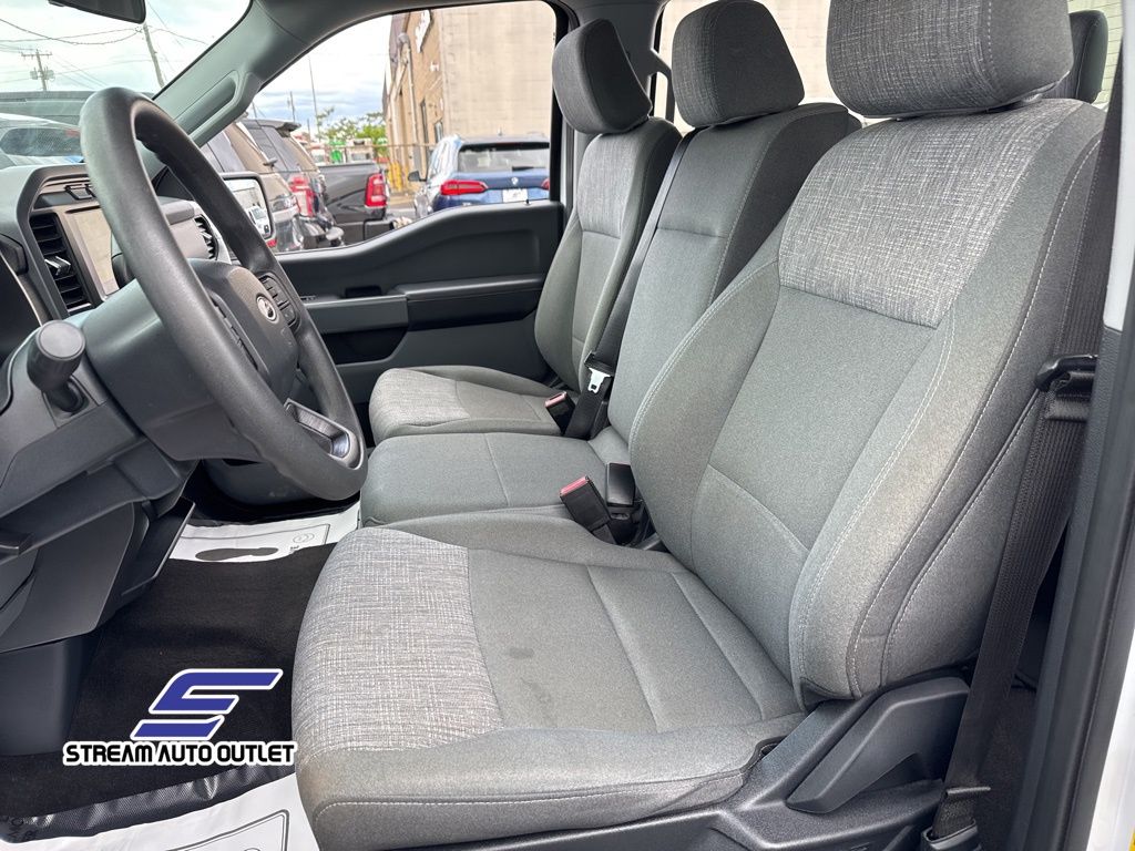 Vehicle image 8 of 25