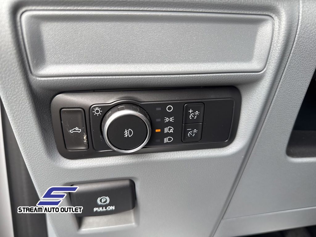 Vehicle image 10 of 25