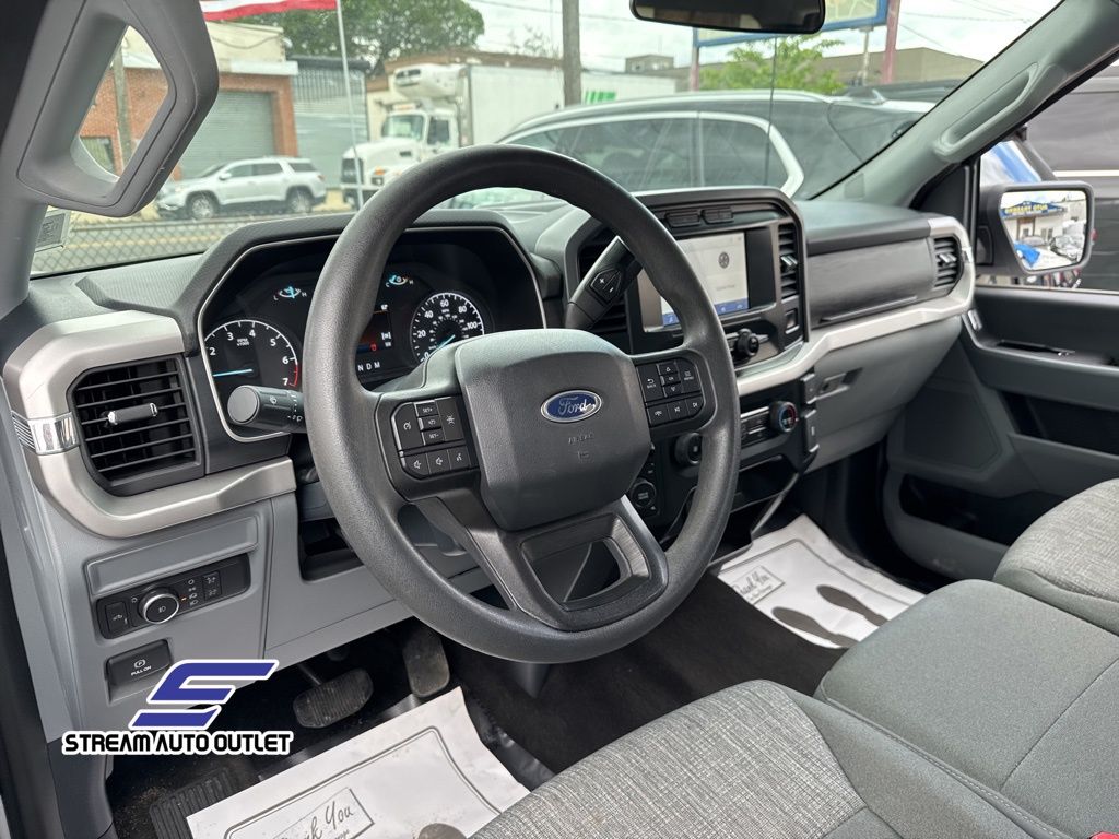 Vehicle image 9 of 25