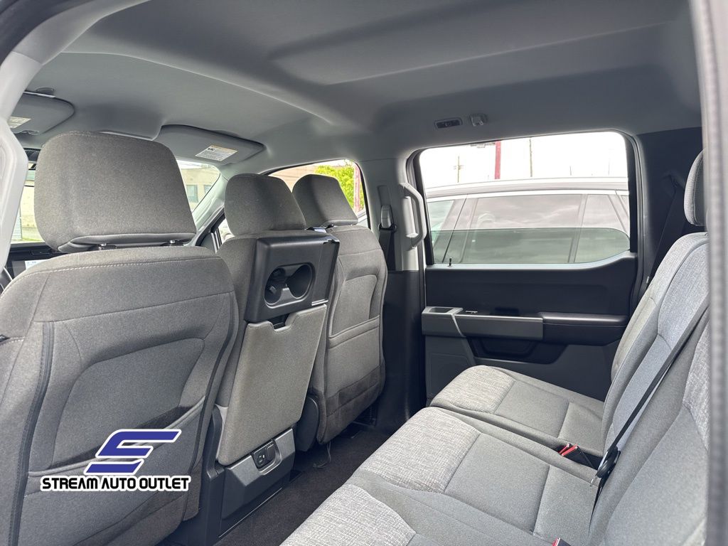 Vehicle image 18 of 25