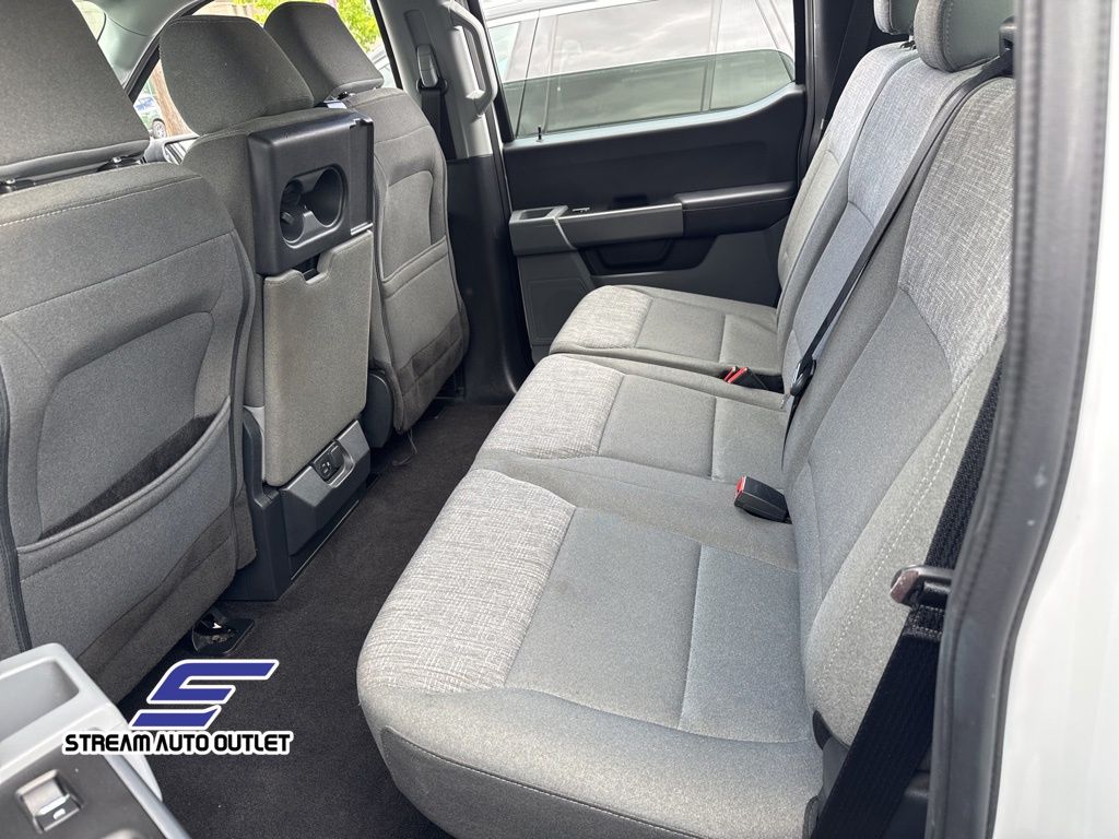 Vehicle image 17 of 25