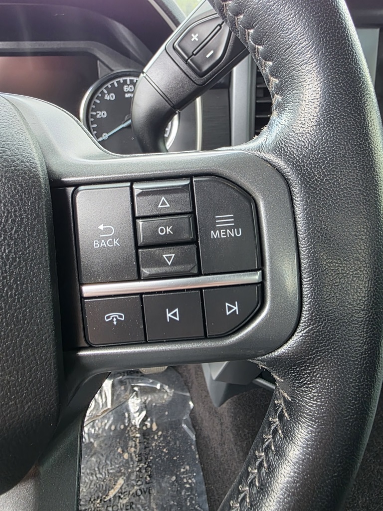 Vehicle image 17 of 31