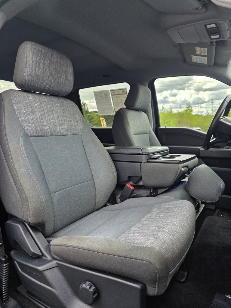 Vehicle image 24 of 31