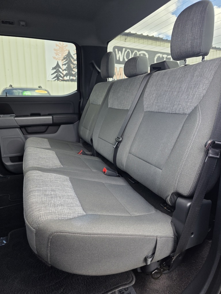 Vehicle image 21 of 31