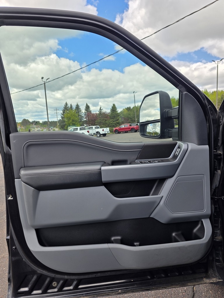 Vehicle image 10 of 31