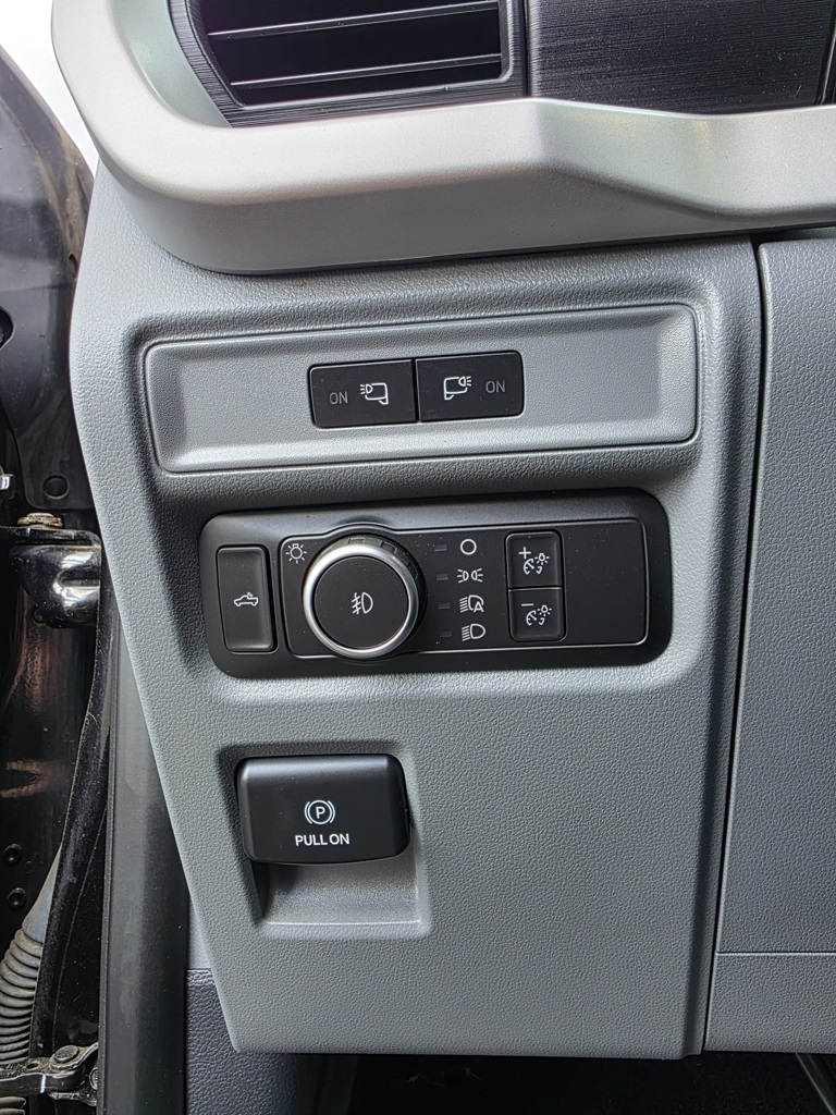 Vehicle image 14 of 31